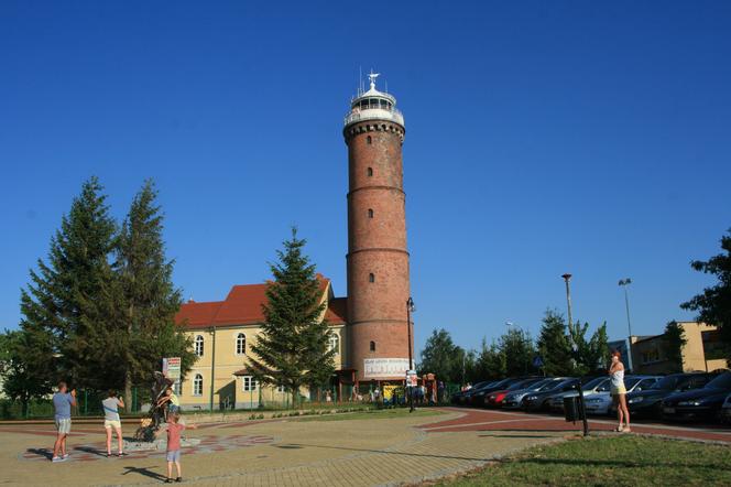 Wakacje nad morzem z dziećmi. Latarnie morskie w Polsce do zwiedzania. Kołobrzeg, Gąski i inne