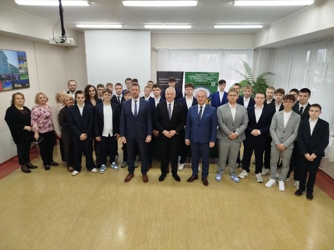 Skorzysta miasto, uczniowie i nauczyciele. Siedlecka „Samochodówka” podpisała umowę patronacką z Politechniką Warszawską