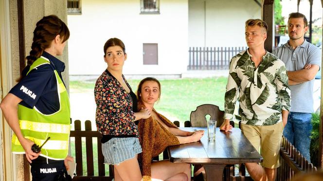 Barwy szczęścia odc. 2190: Agata (Natalia Zambrzycka), Patryk (Konrad Skolimowski), Wera (Magdalena Walkiewicz)