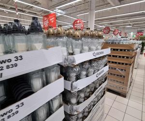 Auchan w Poznaniu: ceny zniczy przed Wszystkimi Świętymi 