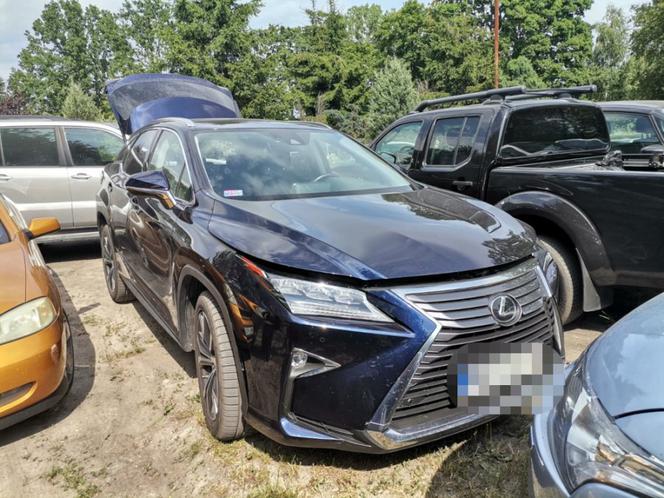 Wielka akcja stołecznej policji. Odnaleziono setki skradzionych aut i części