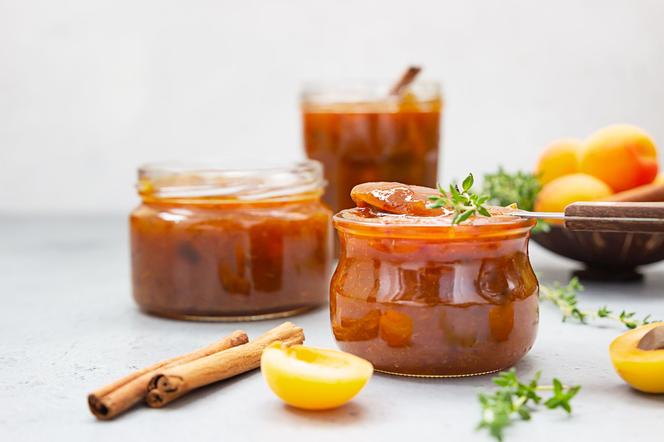 Chutney z pomidorów i moreli: do mięs i przekąsek