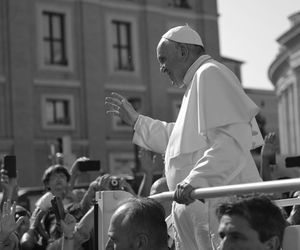 Trumna z ciałem Franciszka w Domu Świętej Marty
