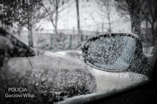 Gorzów. Zostawiła syna w lodowatym aucie i poszła na zakupy. Dziecko niemal zamarzło!