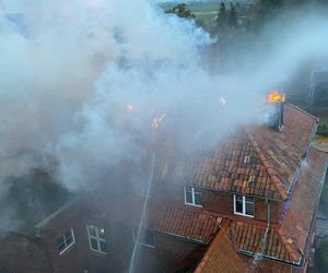 Pożar klasztoru redemptorystów w Braniewie! Na miejscu 10 zastępów straży pożarnej [ZDJĘCIA]