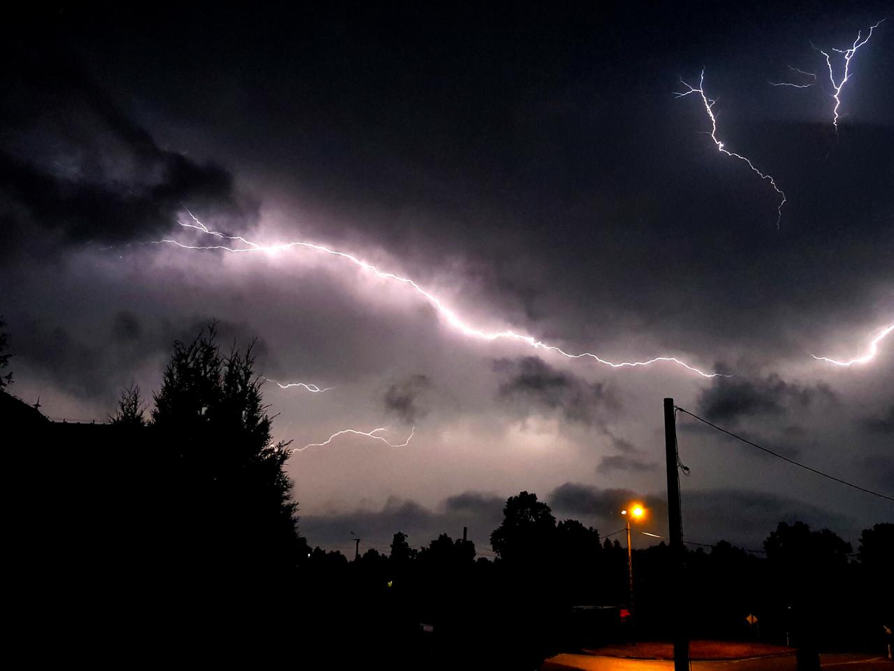 Trąba powietrzna, ulewy i burze! Nadciąga pogodowy armagedon