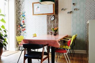 Tapety na ścianie w jadalni w stylu vintage