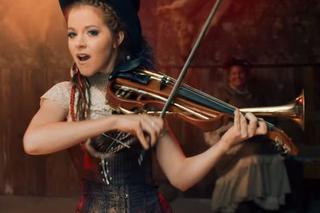 Lindsey Stirling w klipie do Roundtable Rival
