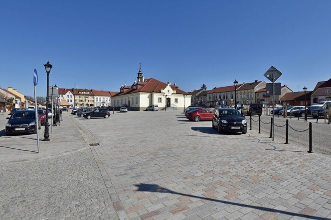 To jedno z najmniejszych miast w Małopolsce. Jedna decyzja papieża sprawiła, że stało się sławne