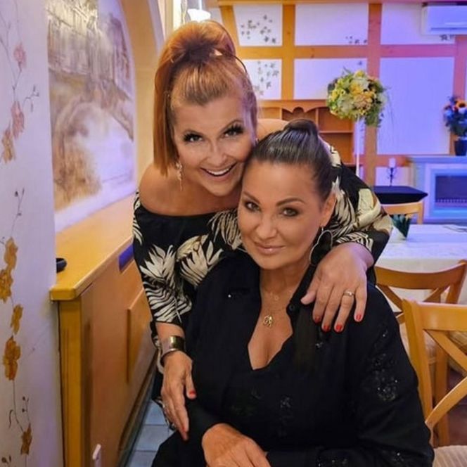 Photoshop poszedł za daleko? Fani nie poznali Skrzyneckiej i Pavlović