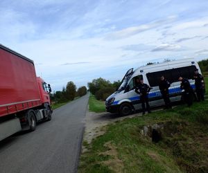 Są przerażeni. W rodzinnej miejscowości Bartłomiej Blacha roi się od policjantów. 34-latek nadal na wolności