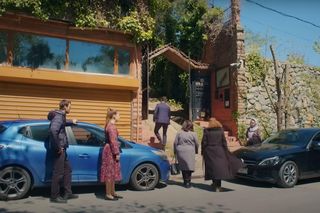 Alper pocałuje Silę na oczach Kuzeya i ją porwie, a ślub Egego i Melis dojdzie do skutku.