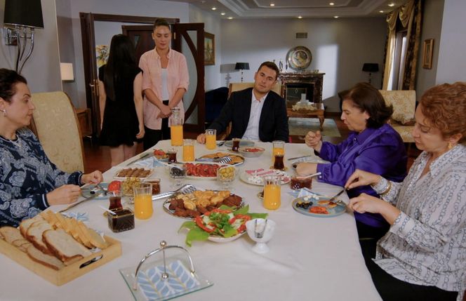 Miłość i nadzieja odc. 281. Kuzey, Bahar, Cavidan, Hulya, Naciye, Yidiz