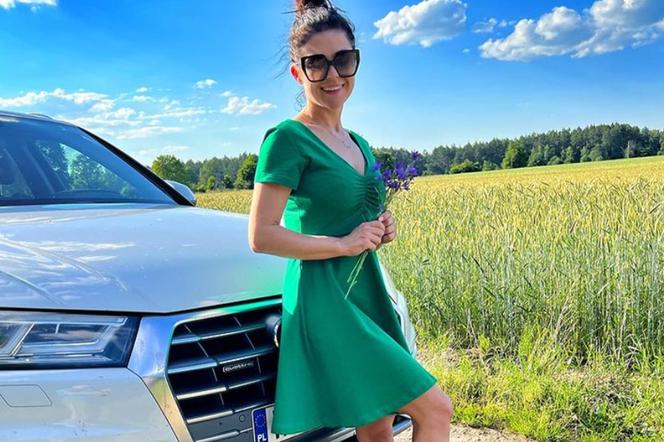 Kasia Cichopek dojechała na Mazury w luksusie. Jej SUV jest stworzony do takich podróży - ZDJĘCIA