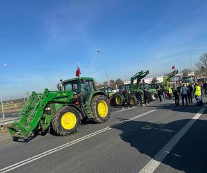 Protest rolników. Zablokowano drogę krajową nr 22 w Chojnicach