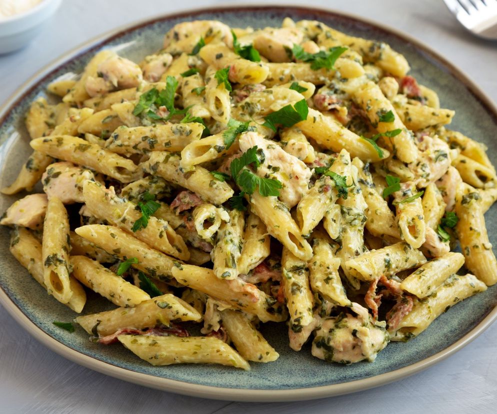  Makaron ze szpinakiem i kurczakiem – szybki, kremowy i pełen smaku! Idealny pomysł na obiad