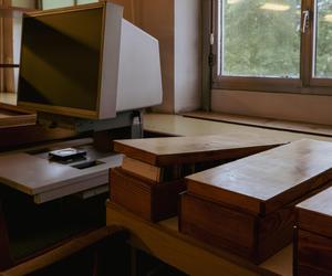 Biblioteka Uniwersytetu Opolskiego - zdjęcia. Zobacz zachowane wnętrza z lat 70.