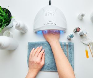 Takie pazy to już przeszłość. Żelowy i hybrydowy manicure zakazany, jest potwierdzenie Sanepidu. Od kiedy koniec z hybrydą?