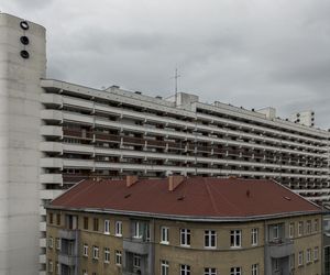 Titanic w centrum Wrocławia. Szesnastopiętrowy galeriowiec przy Powstańców Śląskich to jeden z największych molochów we Wrocławiu