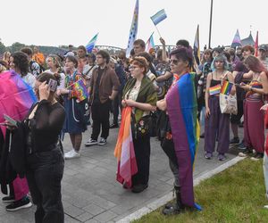 VI Toruński Marsz Równości. Przeciwnicy modlili się w centrum