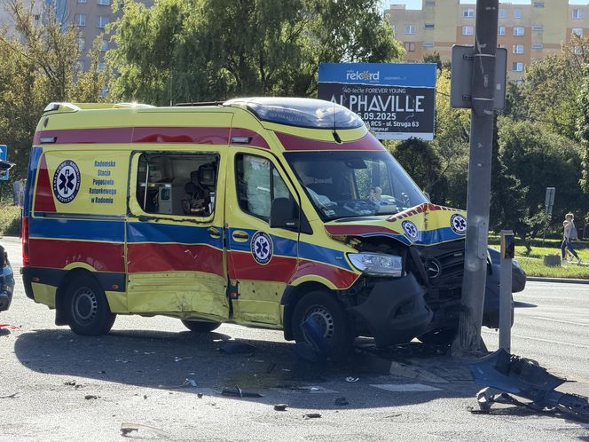 Radom. Wypadek karetki
