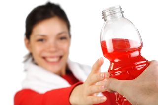 Izotonik, hipertonik, hipotonik – czym różnią się napoje dla sportowców?