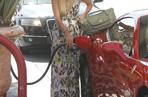 Paris Hilton w Ferrari California Roadster