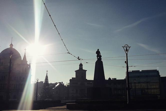Rozpromieniony plac Wolności