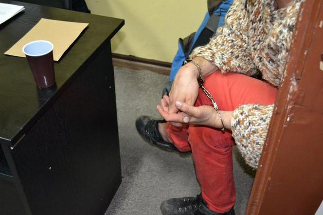 Rozebrali się pod bramą w Auschwitz
