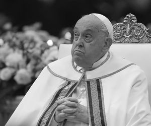 Papież Franciszek nie żyje.