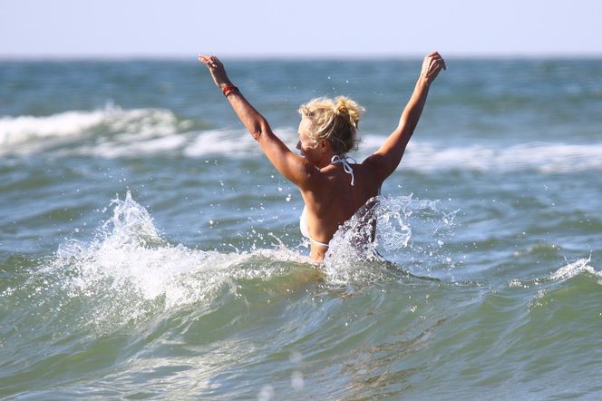 Jan Englert z żoną i ćorką w Juracie