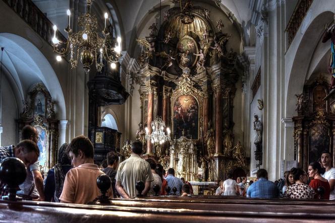 Czy trzeba iść do kościoła w Wielki Piątek i Wielką Sobotę? Czy jest msza w kościele?