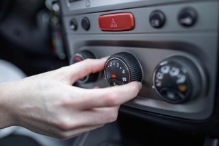 Jak sprawić, żeby klimatyzacja w aucie działała idealnie? Zastosuj zasadę 5 minut
