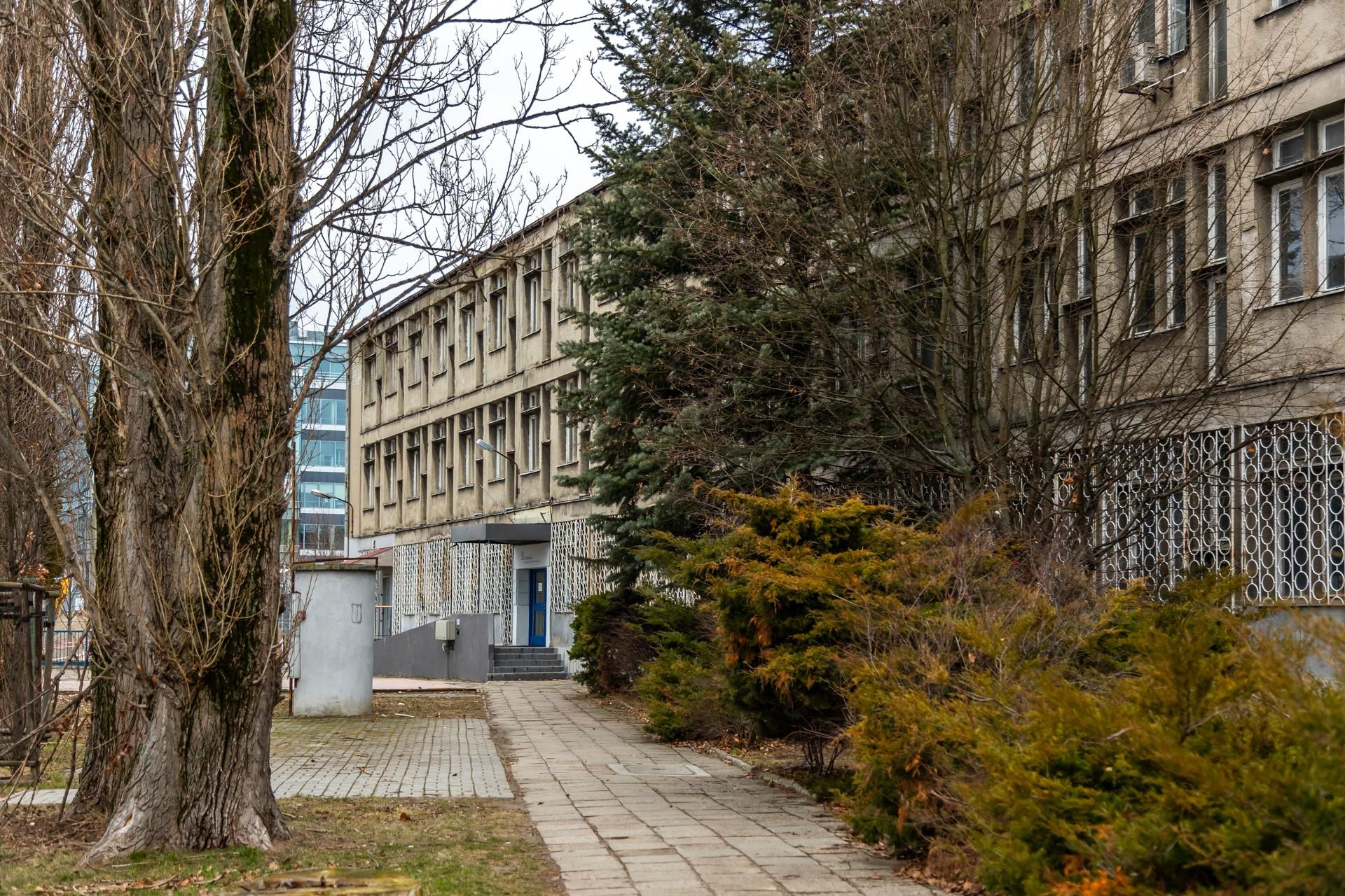 Zabytkowa hala na Suwak 4 w Warszawie