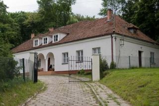 Dwór Rzewuskich w Topoli