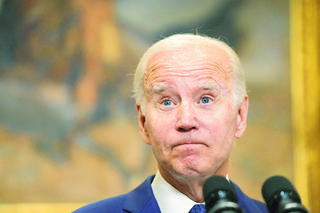 Chce odesłać Bidena do piwnicy