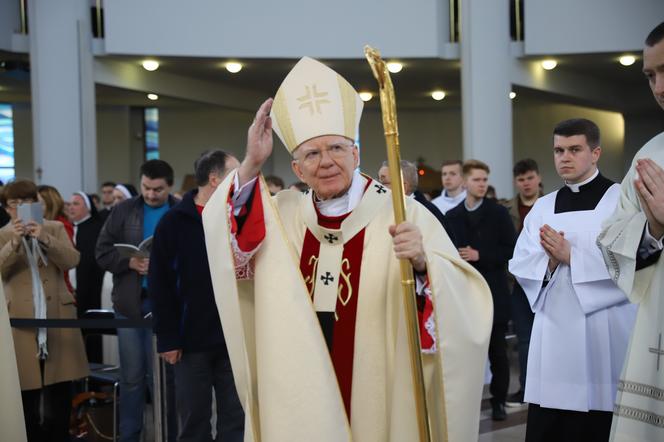 Abp Marek Jędraszewski podczas Mszy Krzyżma podziękował kapłanom za troskę o dobro i zbawienie wiernych