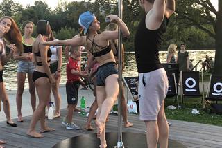 ESKA Summer City ćwiczyła pole dance na plaży razem z Pole Dance Insitute