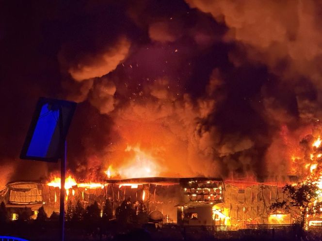 Warszawa. Pożar hal magazynowych w Kawęczynie [ZDJĘCIA]