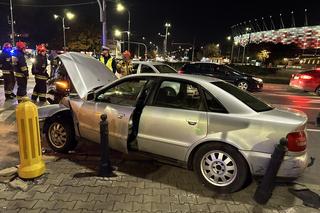 Zderzenie trzech aut osobowych w Warszawie. Kierowca audi uciekł z miejsca zdarzenia