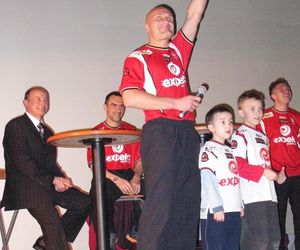 Prezentacja składu drużyny Górnika Zabrze. Tak było w Multikinie w Zabrzu w 2006 roku