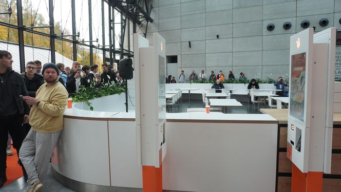 Tłumy na otwarciu Popeyes w Olsztynie. Rekordzista czekał w kolejce ponad 20 godzin