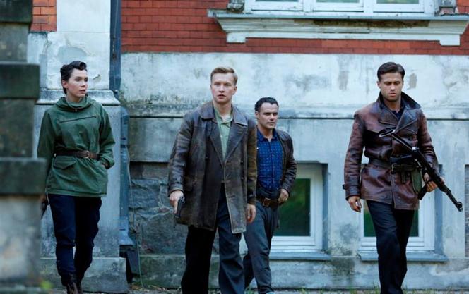 Czas honoru 6. Ruda (Karolina Gorczyca), Władek (Jan Wieczorkowski), Celina (Olga Bołądź), Bronek (Maciej Zakościelny), Michał (Jakub Wesołowski)