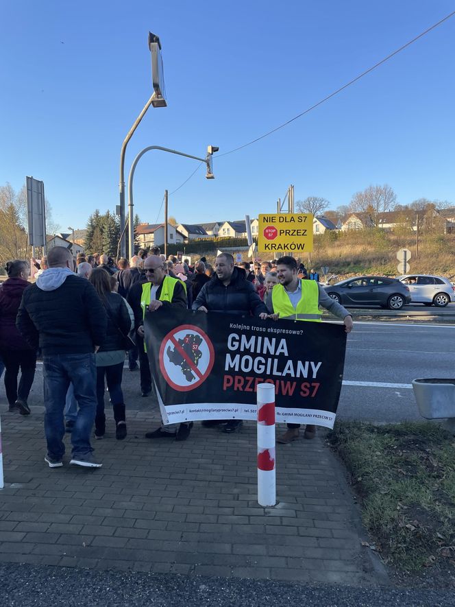 „Nie dla S7!”. Mieszkańcy Małopolski blokują zakopiankę