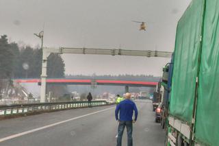 Mierzęcice: Czołowe zderzenie z ciężarówką. 3 osoby trafiły do szpitala