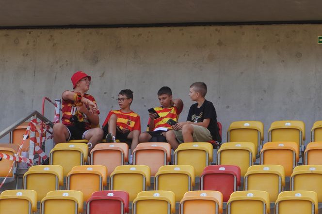 Pożegnianie Murawy na Chorten Arenie. Jagiellonia Białystok rozdaje boisko swoim kibicom