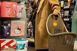 Julia Wieniawa skąpi na psa