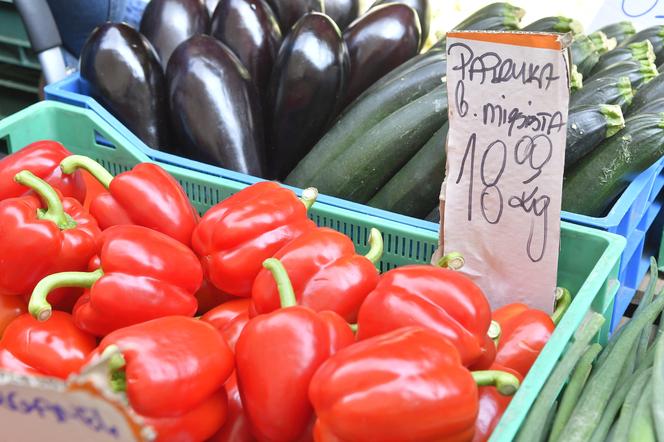 Ceny warzyw i owoców zwalają z nóg! Drożyzna na warszawskich bazarach 