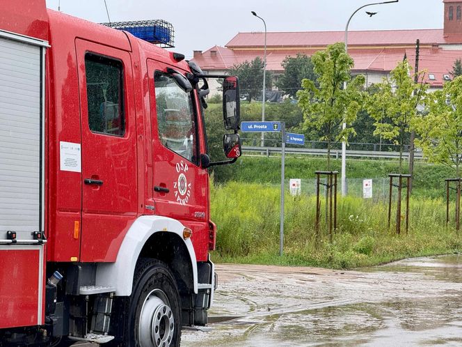 Niebezpieczne zjawiska na Warmii i Mazurach. Są ostrzeżenia przed gwałtownymi burzami i ulewami