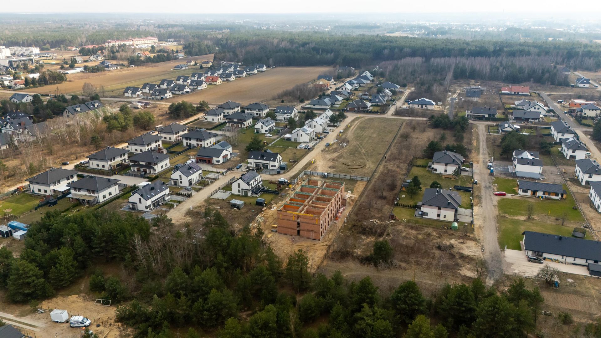 Kontrowersyjna budowa domu jednorodzinnego w Wieliszewie